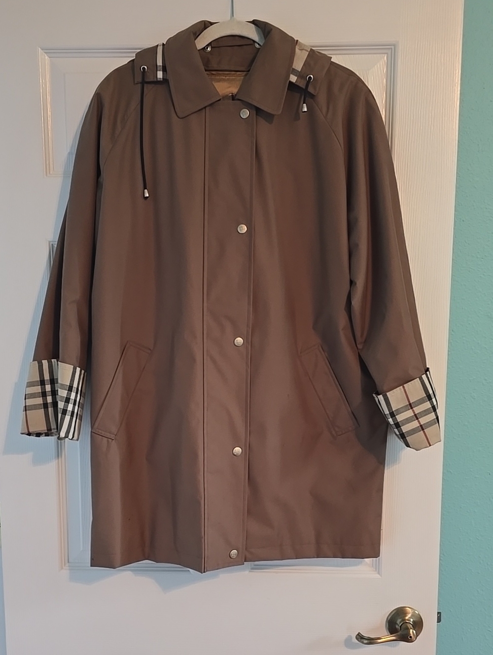 BURBERRY Womens' Brown Jacket for rain or shine. - Picture 2 of 7